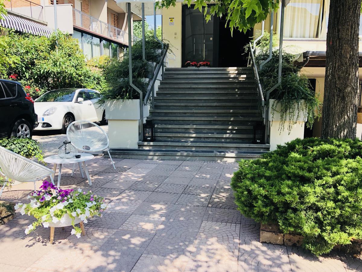 Hotel Aplo - Breakfast Experience Cervia Exterior photo